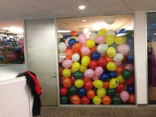 funny-aprils-fool-office-pranks-19