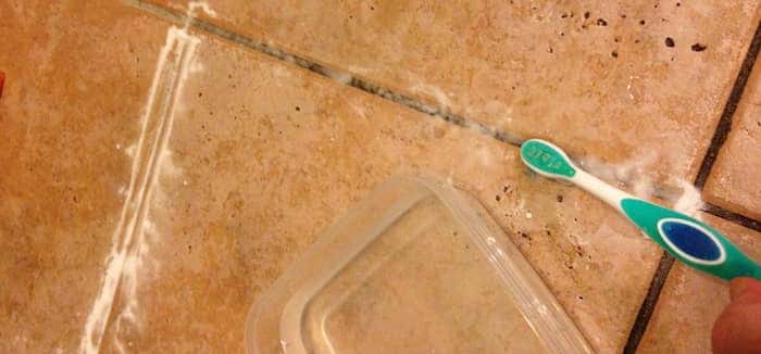toothbrush-housecleaning-grout