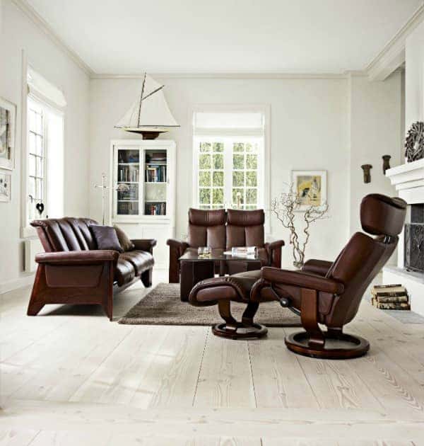 Scandinavian-Design-Light-flooring-and-Ekornes-Stressless-chair