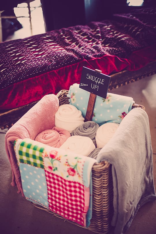 Cosy blanket basket | Airtasker wedding DIY ideas