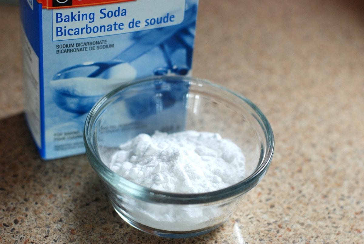 10 ways to clean with baking soda