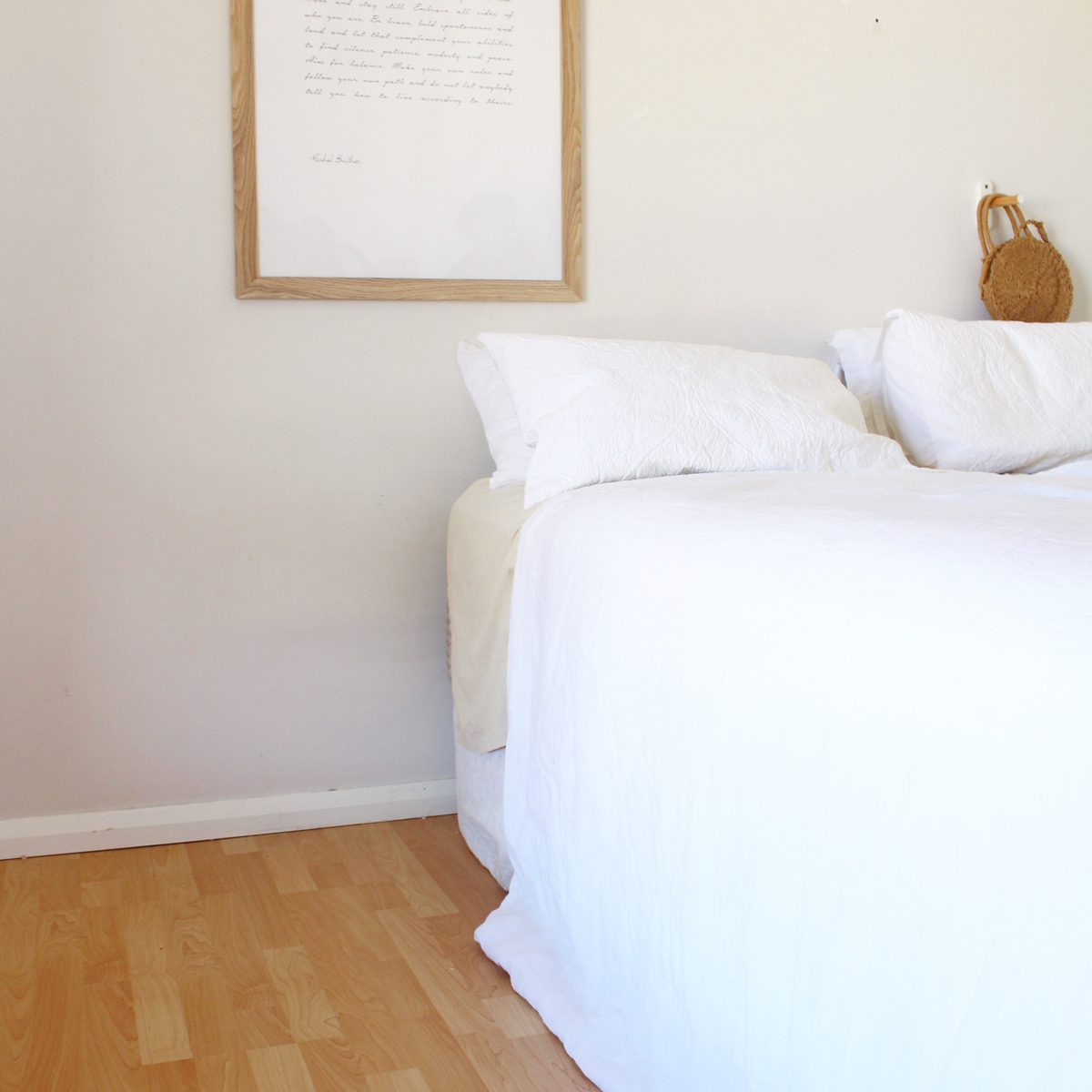 Plain-bedroom-white-sheets