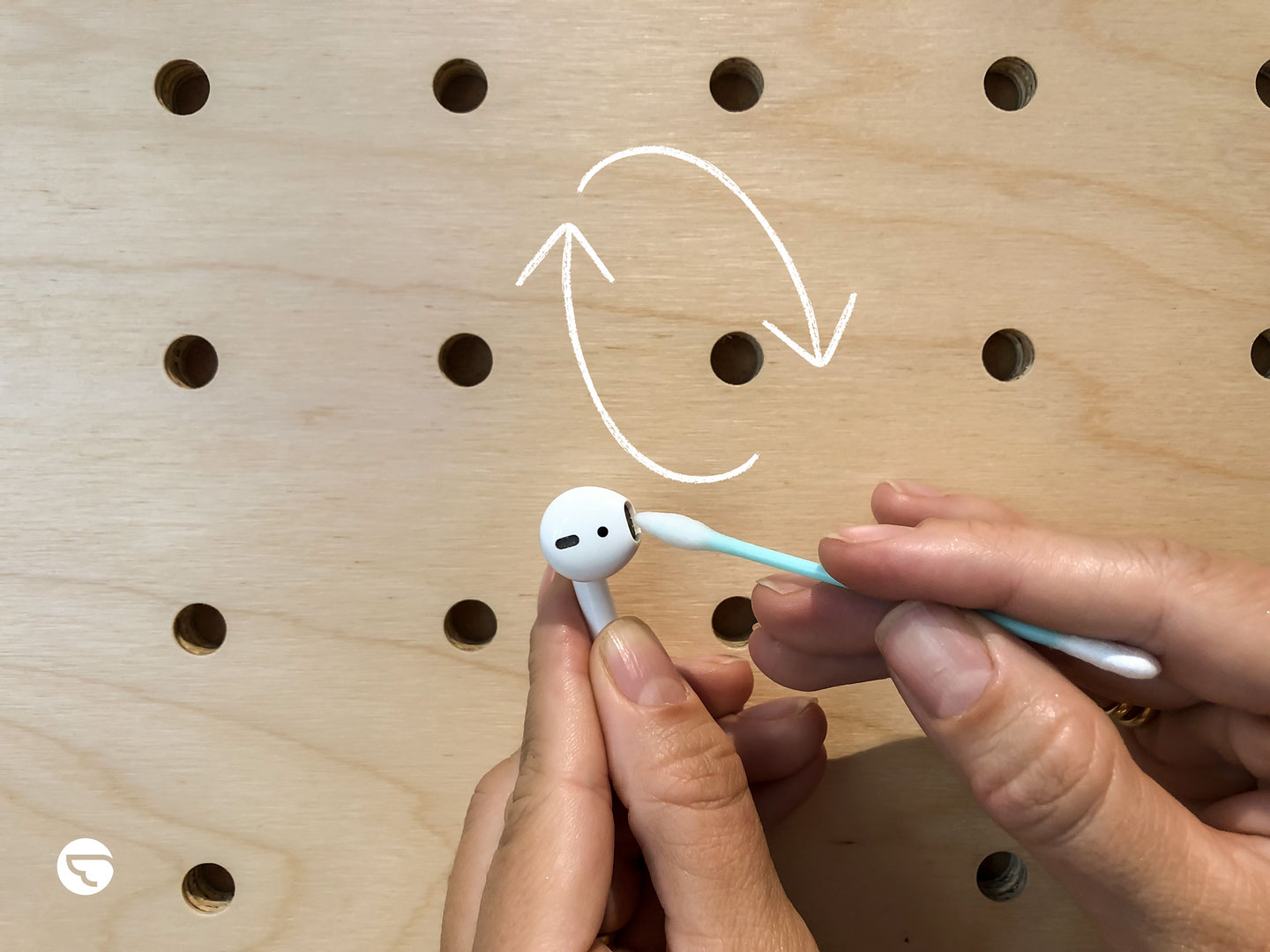 Clean your Apple Airpods like new | Airtasker Life Skills