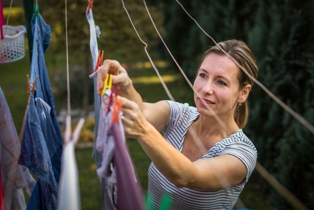 How to hang out washing - Overlap corners of washing