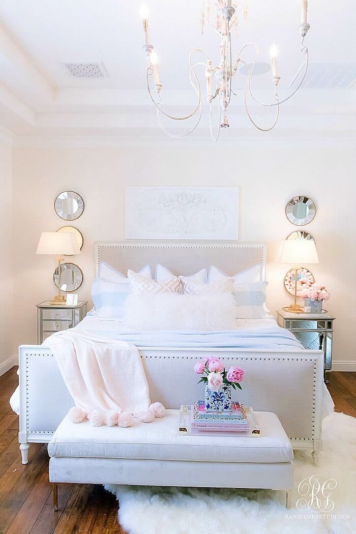 elegant-bedroom-chandelier