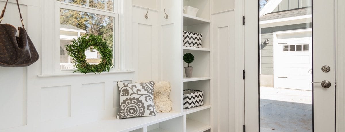 20+ Mudroom ideas for your home – benches, coat hooks, DIY and storage solutions