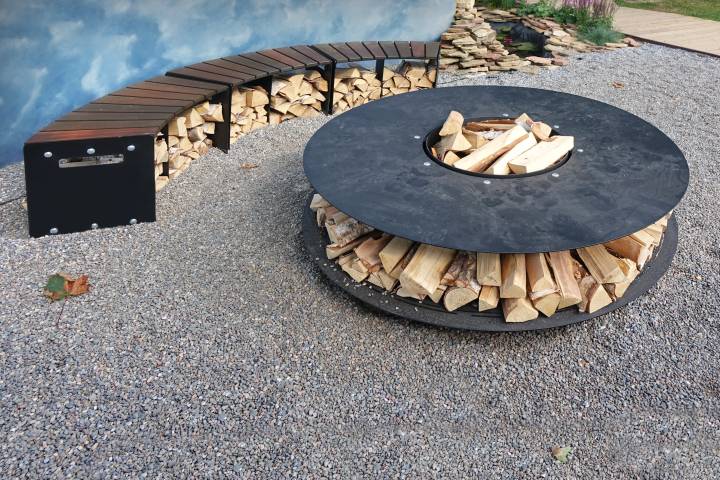 Patio fire pit round table