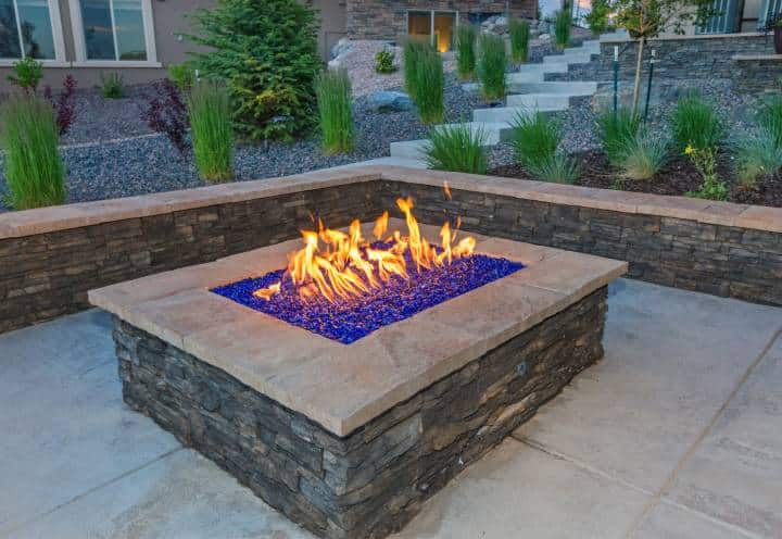 Square gas fire pit with coloured glass