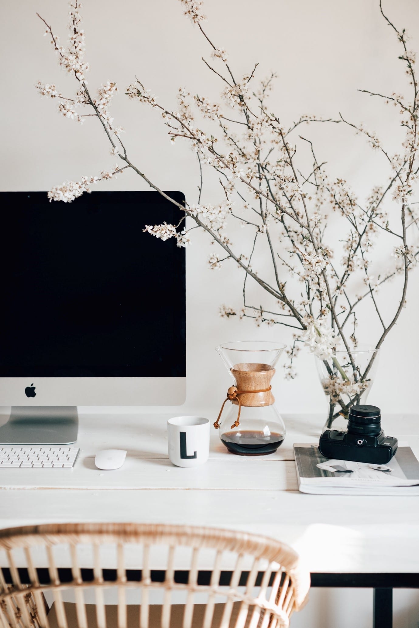 How To Hide Computer Wires And The Clutter Under Your Desk - The Pink Dream