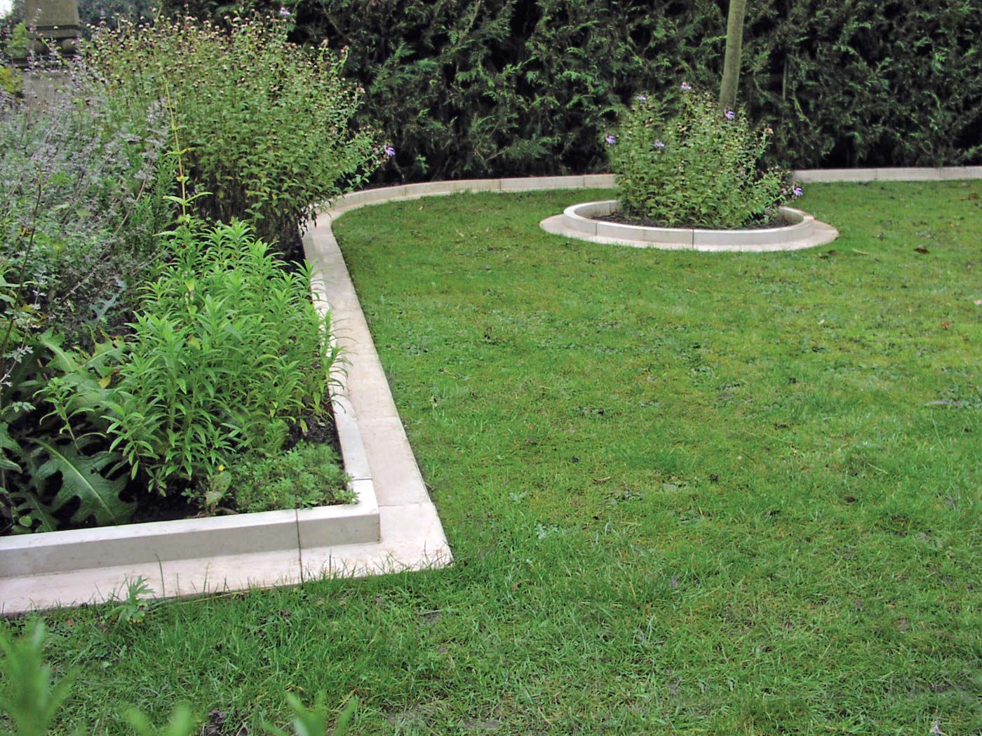 50+ Great garden edging ideas for your backyard - plants ...