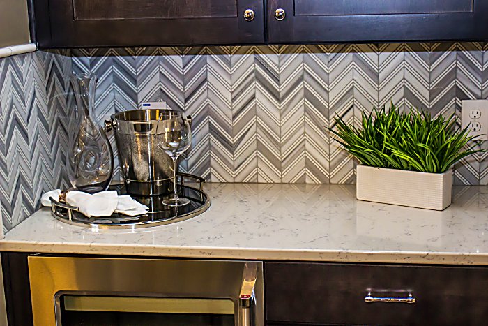 Modern Kitchen Counter With Backsplash