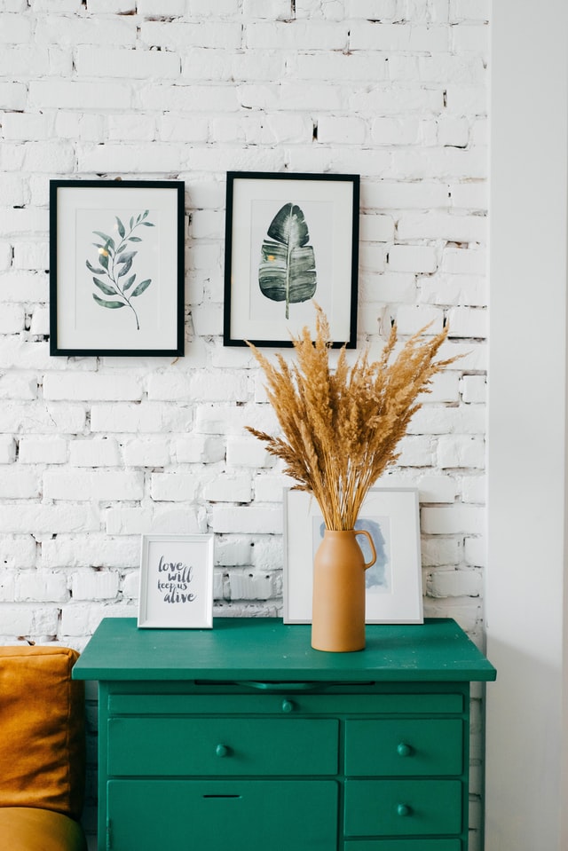 rustic-living-room-brick