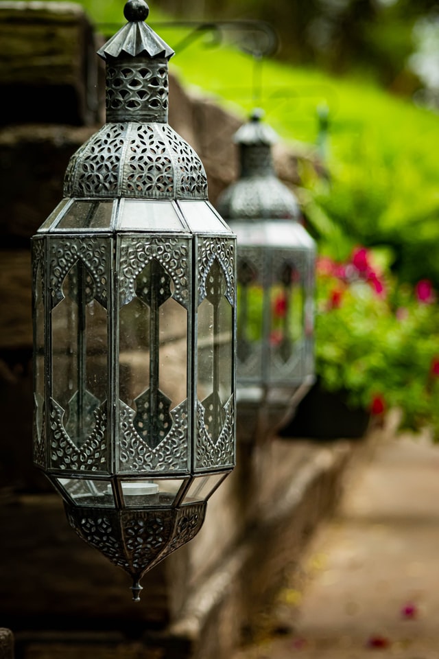 front-garden-ideas-lanterns