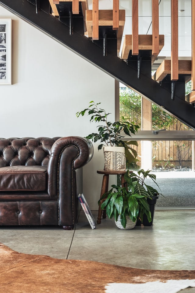 rustic-living-room-stone-flooring