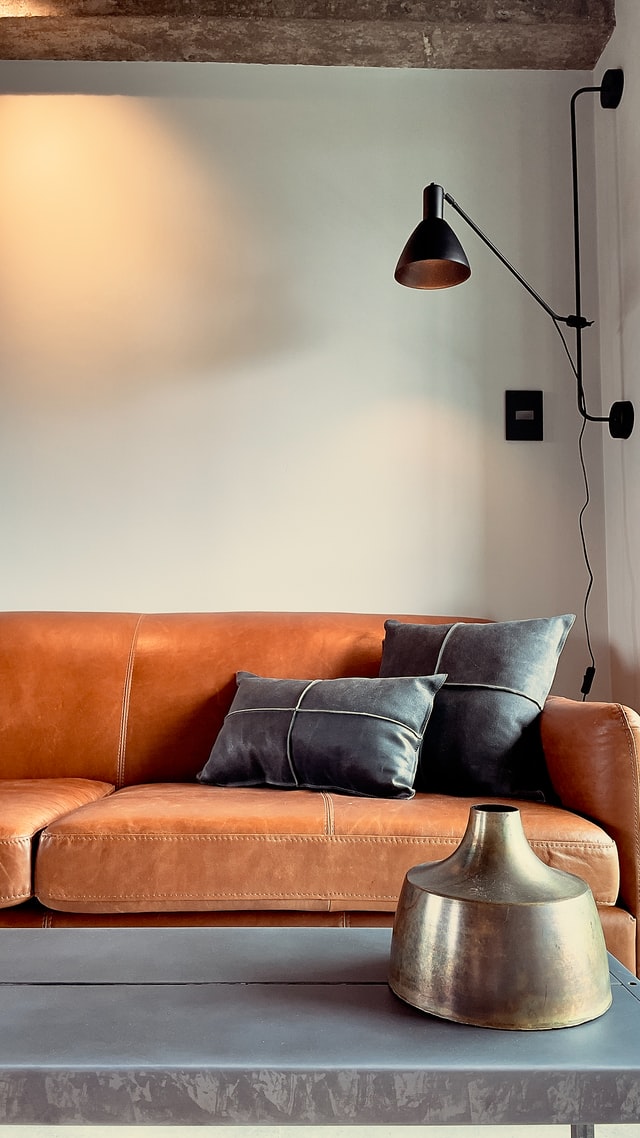 minimalist-living-room-orange-and-black
