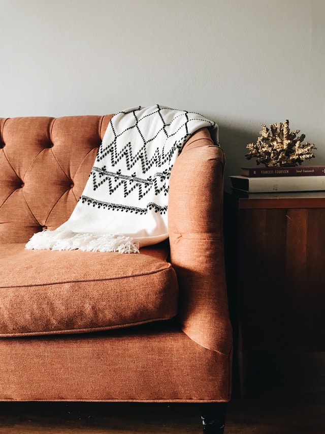 minimalist-living-room-earthy-tones
