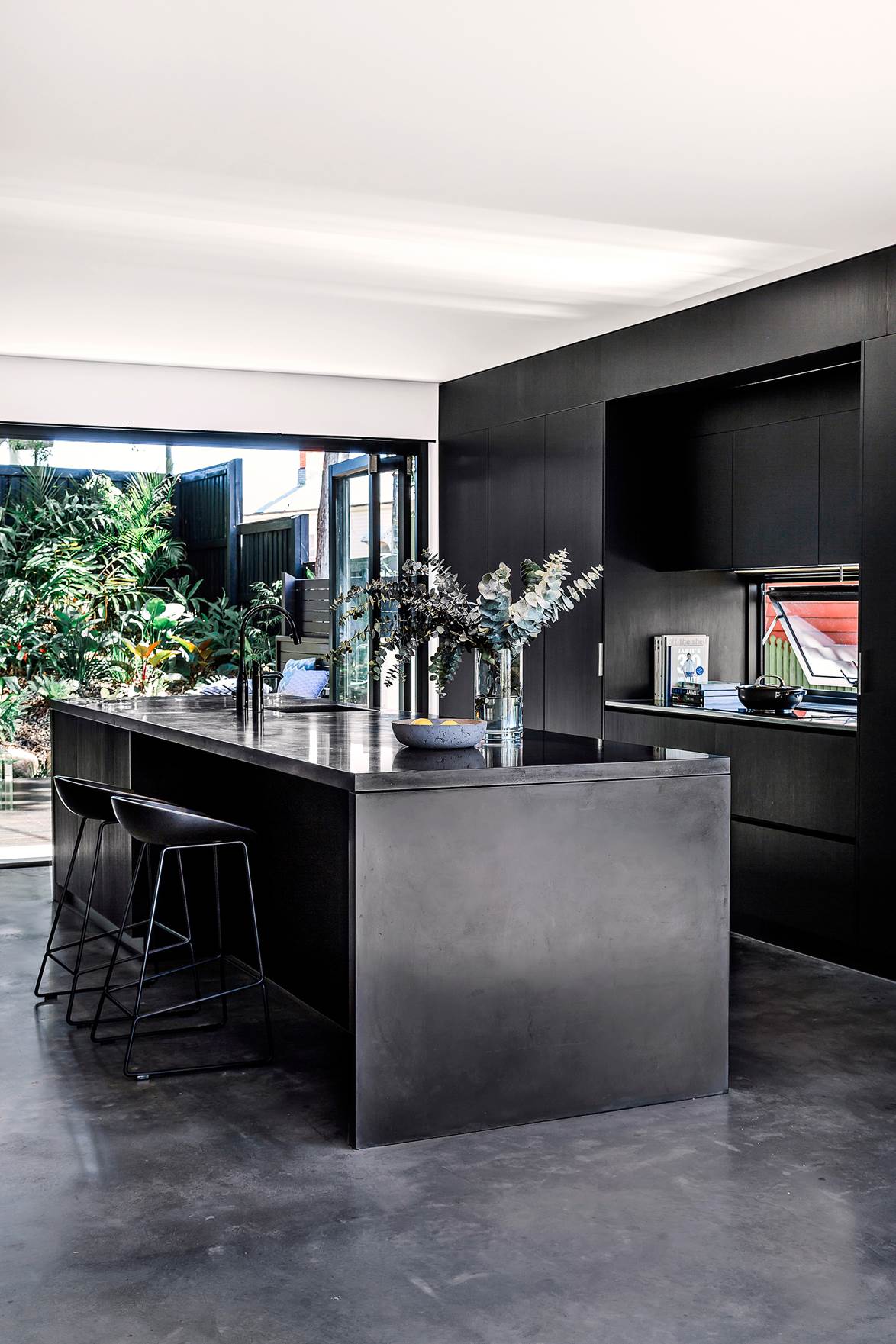 40+ Black kitchen ideas - black kitchen sink, black kitchen handles