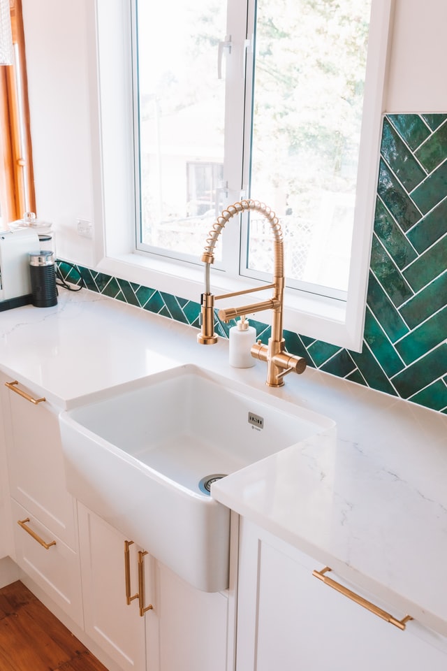 modern-kitchen-farmhouse-sink