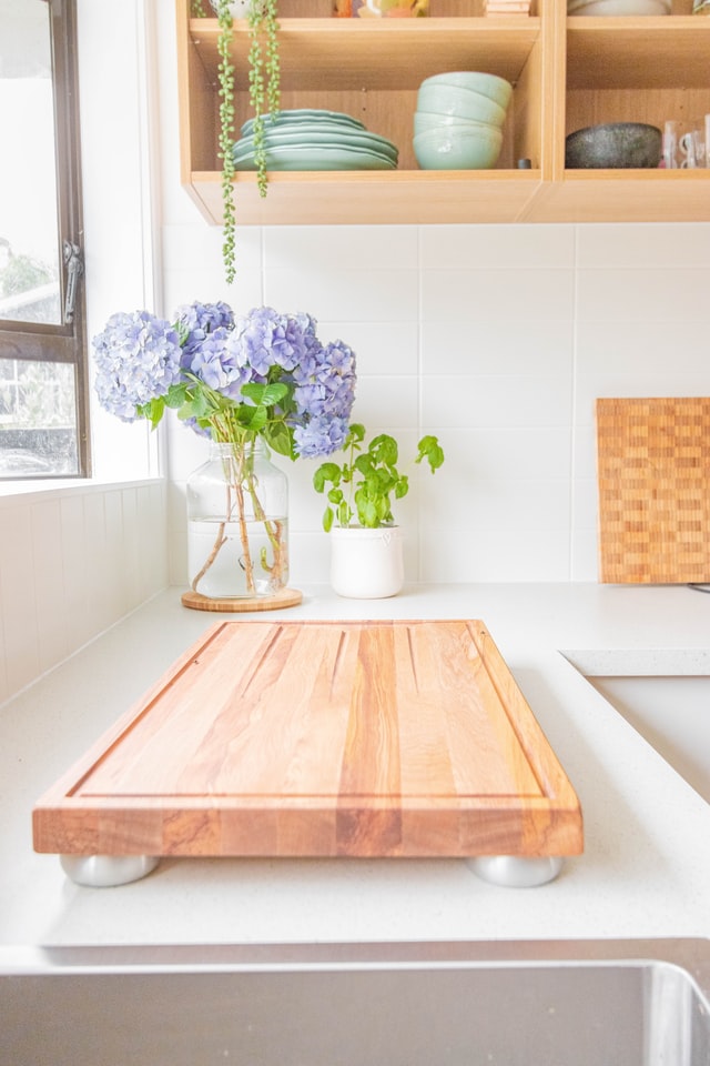 pretty-white-kitchen