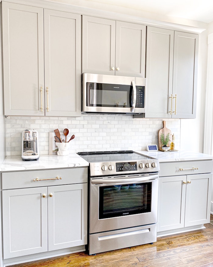 white subway kitchen tiles