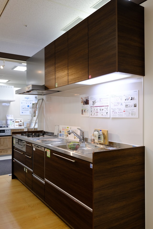 modern-kitchen-dark-moody