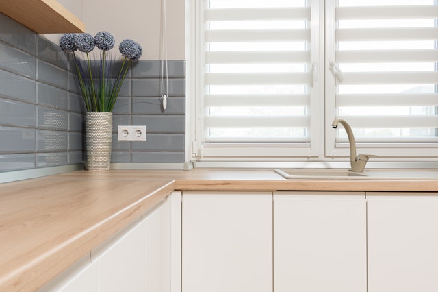 white-kitchen-with-grey