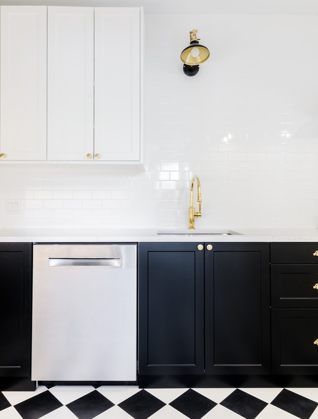 black-kitchen-with-black-and-white-tile