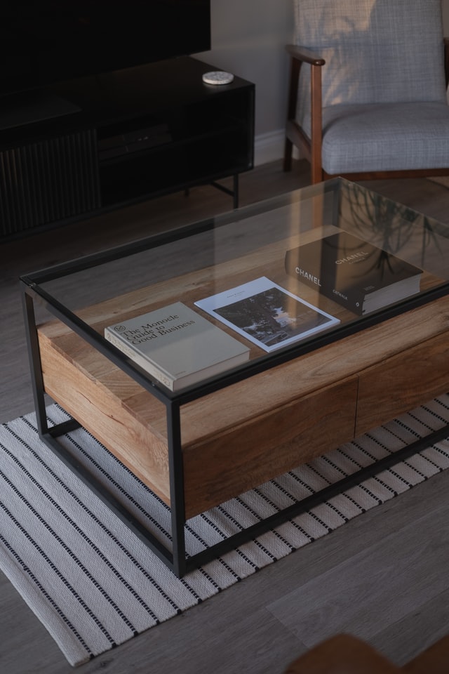 modern-living-room-glass-coffee-table