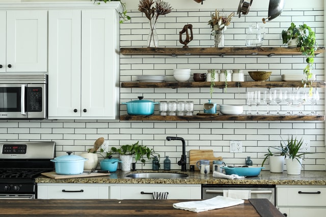 country-kitchen-pots-and-pans