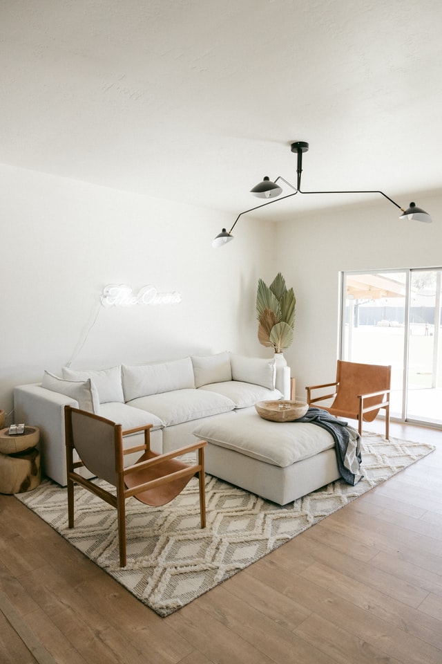 modern-living-room-statement-light