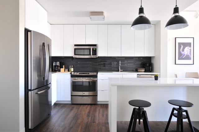 black-kitchen-with-dark-timber