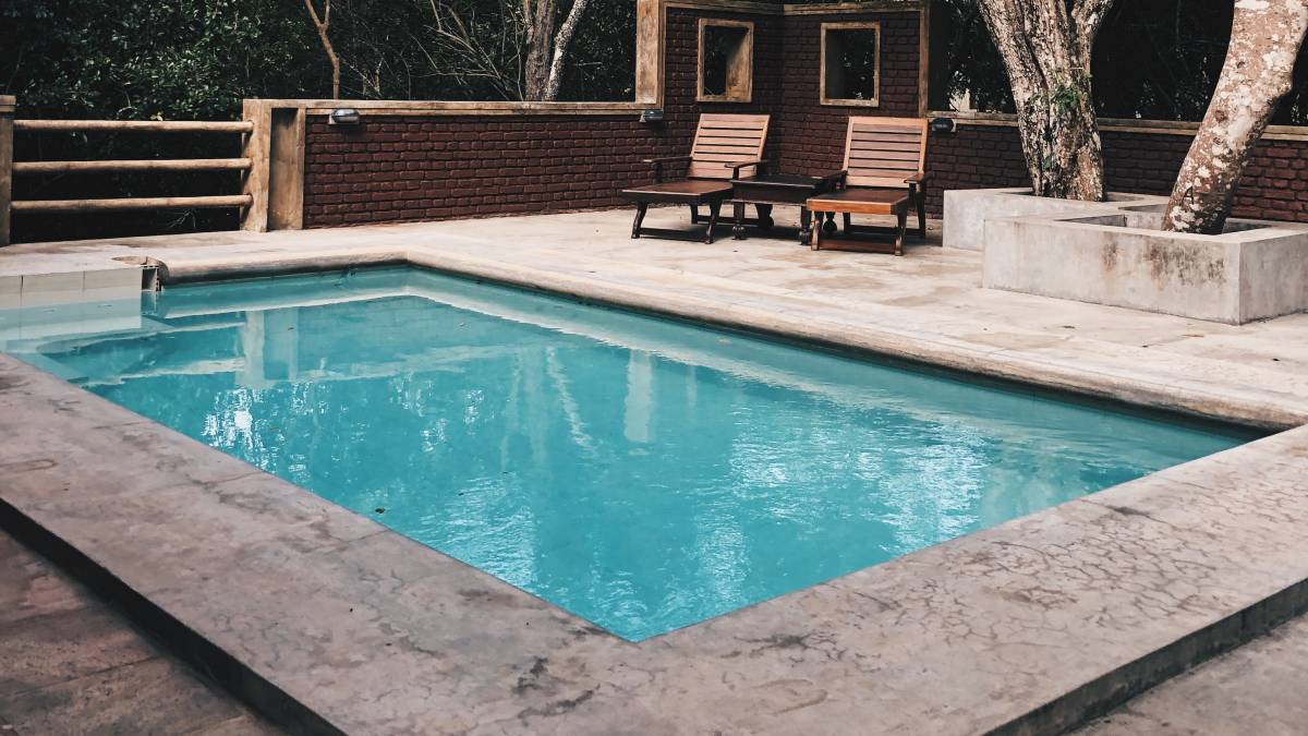 paving outdoor pool