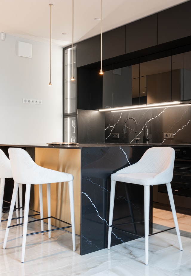 black-kitchen-with-black-marble