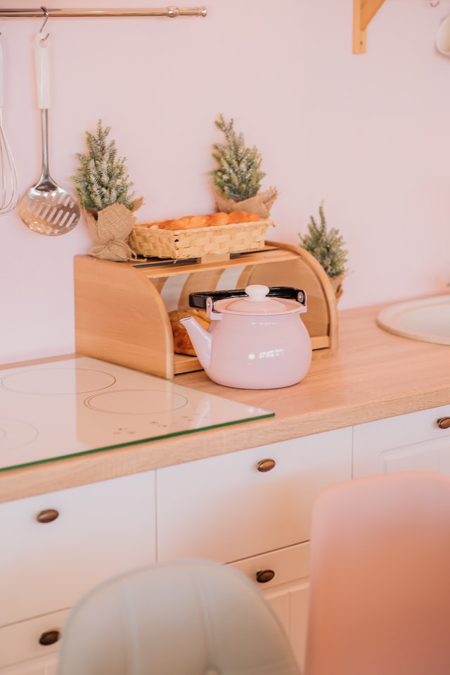 pink-farmhouse-kitchen