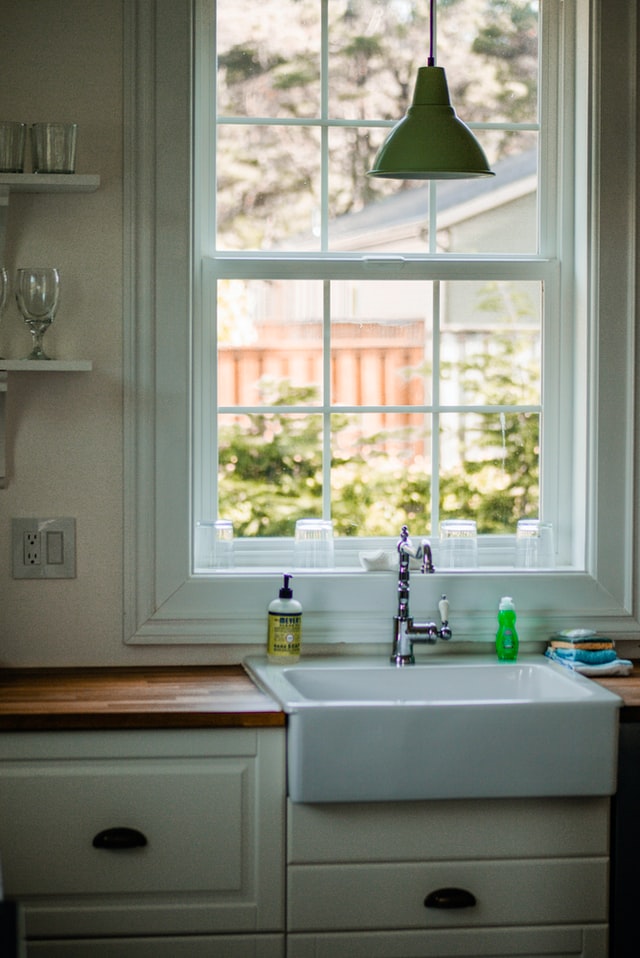 farmhouse-kitchen-apron-sink