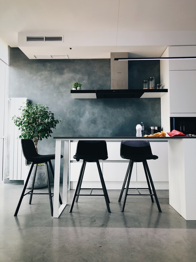 black-kitchen-with-black-accents