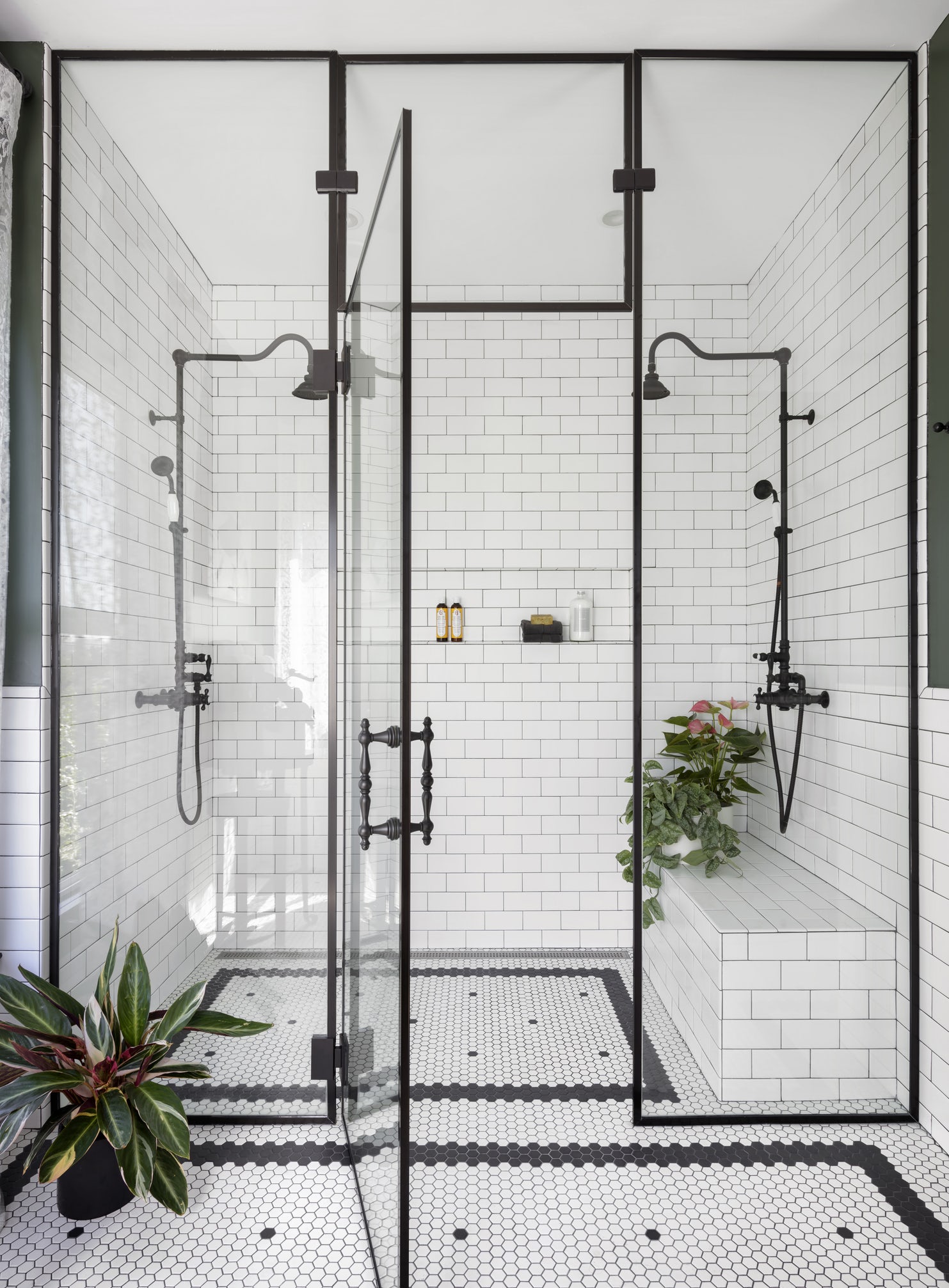 40 Black And White Bathroom Ideas And Designs
