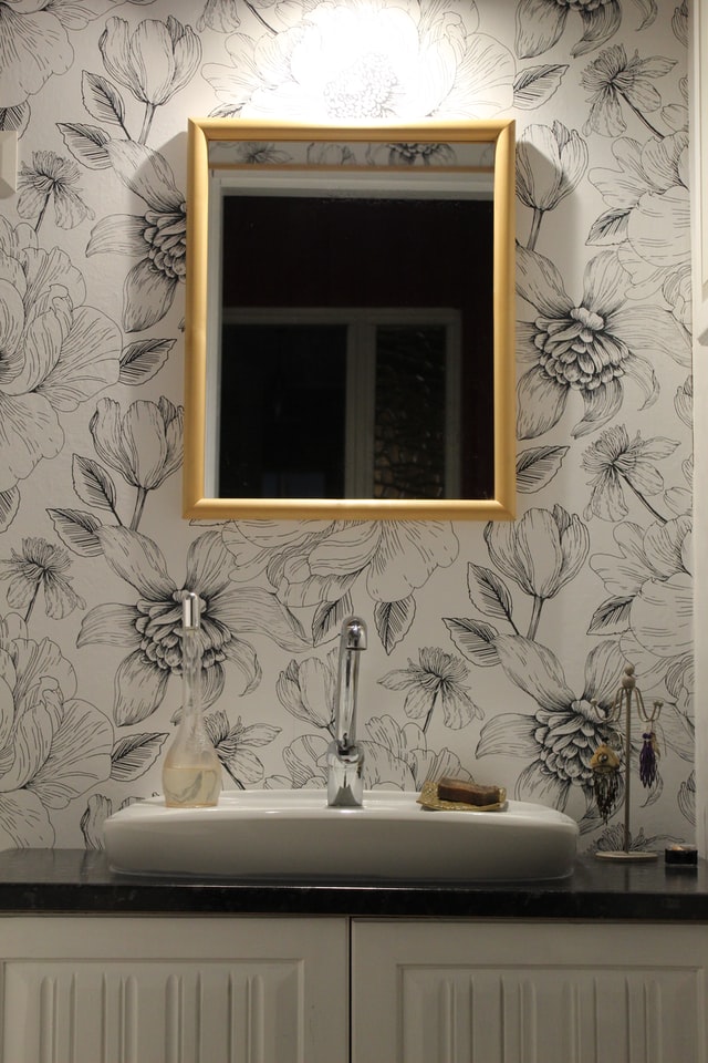 art-deco-bathroom-wallpaper