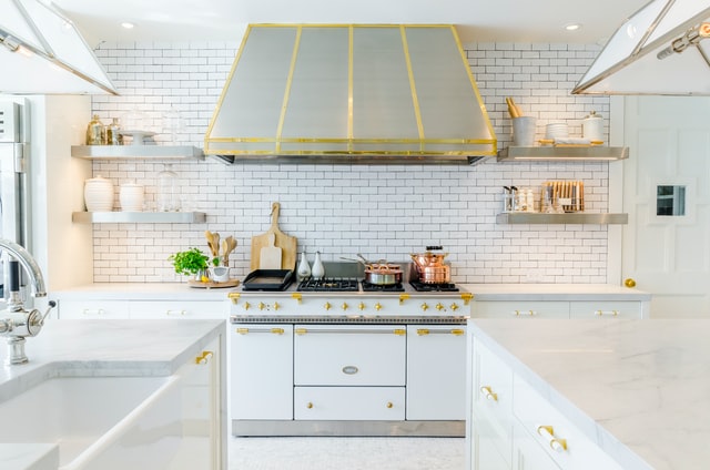 u-shaped-kitchen-white-and-gold