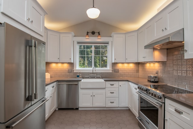 u-shaped-kitchen-farmhouse-sink