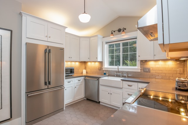 kitchen-layouts-U-shaped-modern-farmhouse