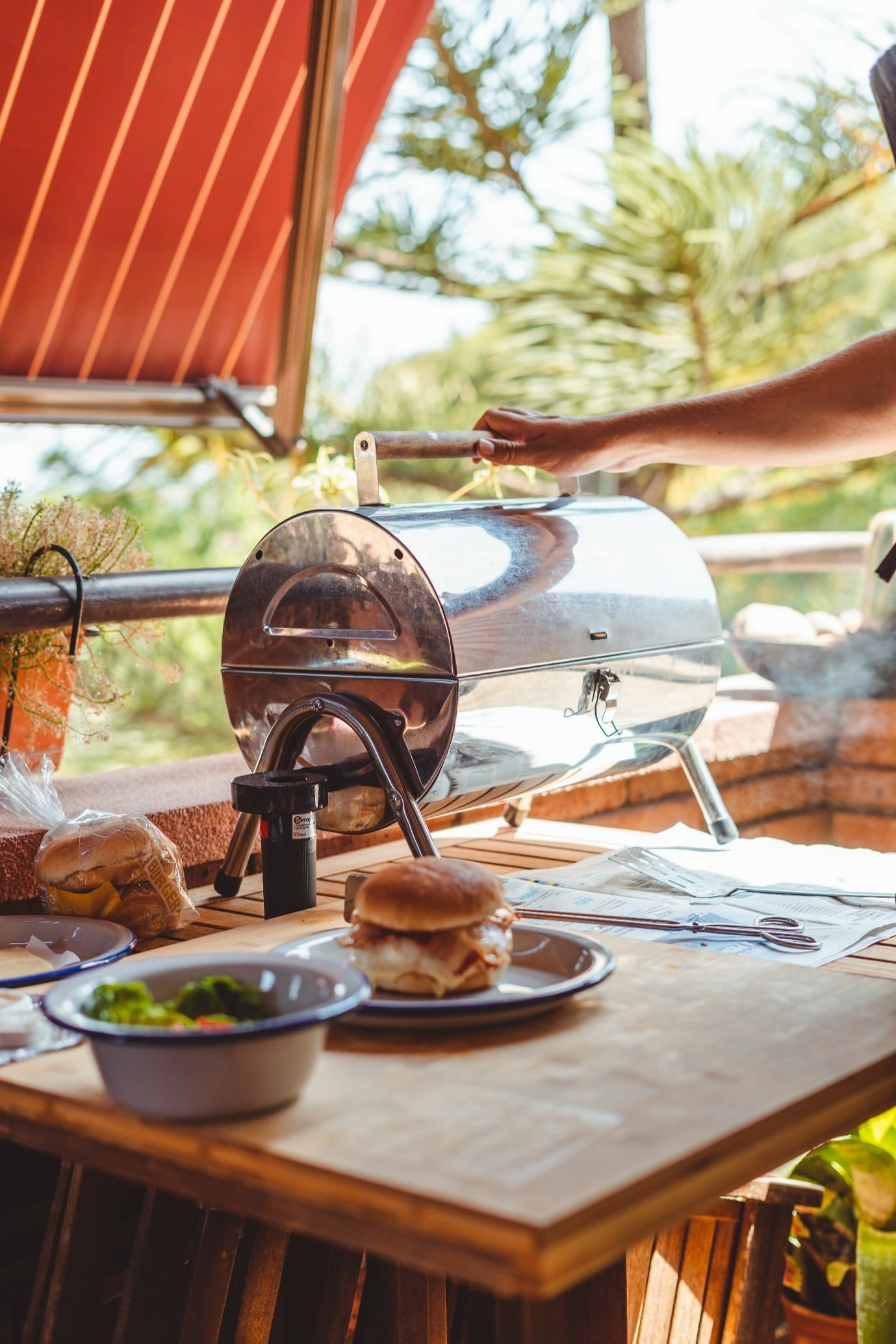 outdoor-kitchen-grilling