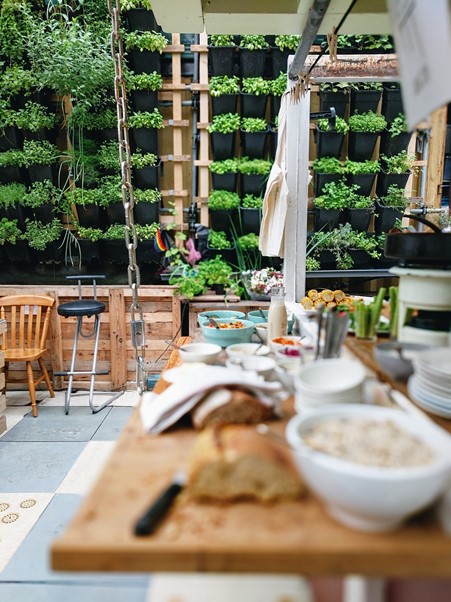 outdoor-kitchen-outdoor-herb-garden