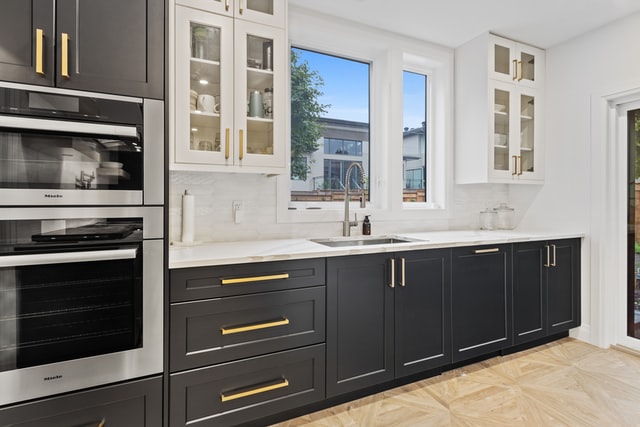 dark-grey-Shaker-kitchen