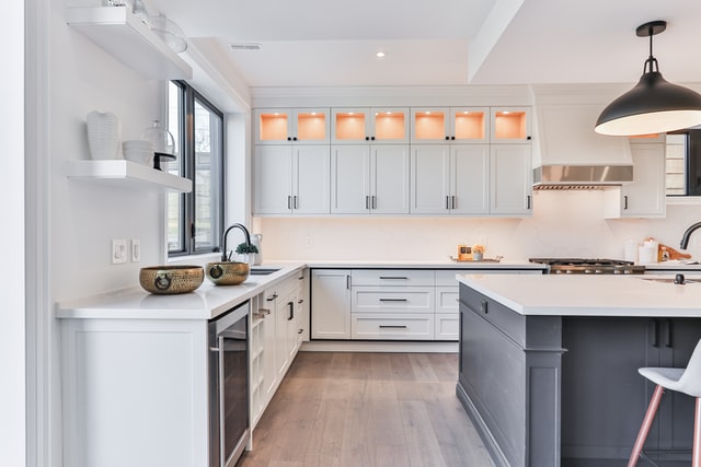 white-and-grey-Shaker-kitchen