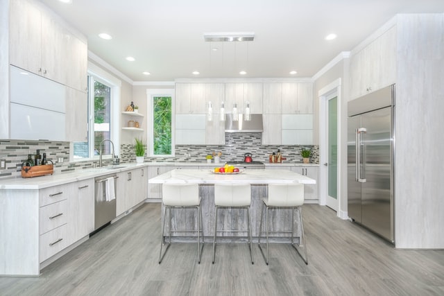 u-shaped-kitchen-grey-white