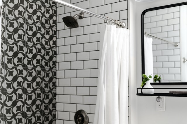 Black And White Bathroom Ideas Designs, Black And White Tile Tub Surround