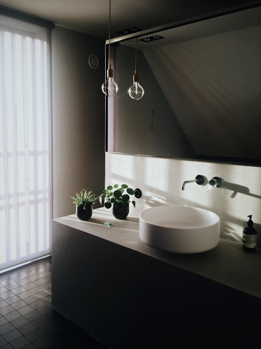 bathroom-lighting-ideas-bulbs