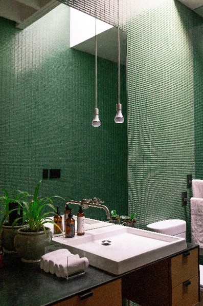 bathroom-lighting-ideas-green-tiles