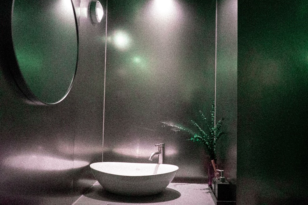 bathroom-lighting-ideas-moody-dark-bathroom